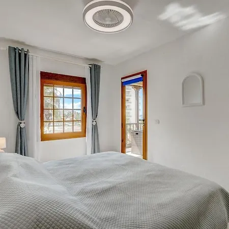 Loro Playa De Americas Playa Feñabe